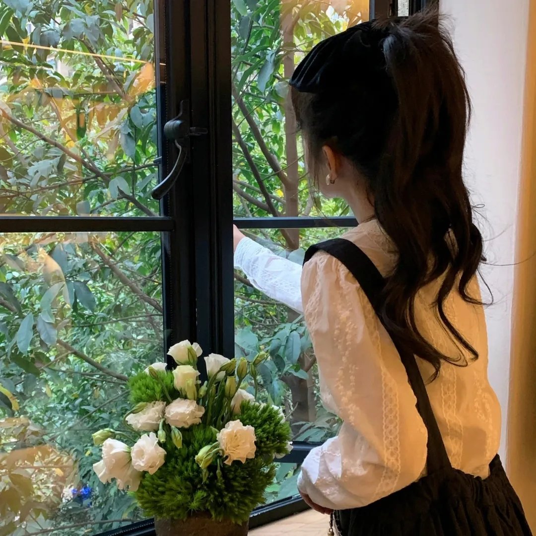 年轻女人